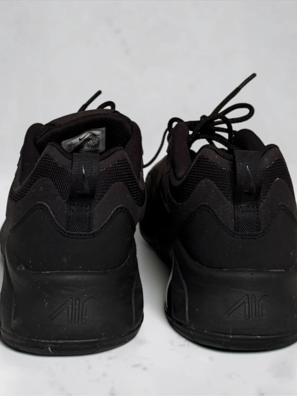 Nike Air Max 200 Triple Black Men's Size 9.5 (AQ2568-003) Running Shoes